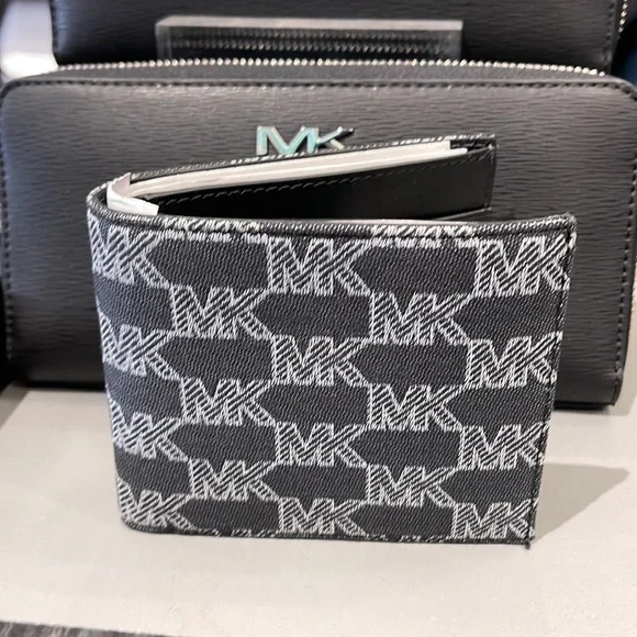 Michael Kors Men’s Women’s Cooper Logo Fabric Billfold Wallet Black Multi NWT - Picture 5 of 16